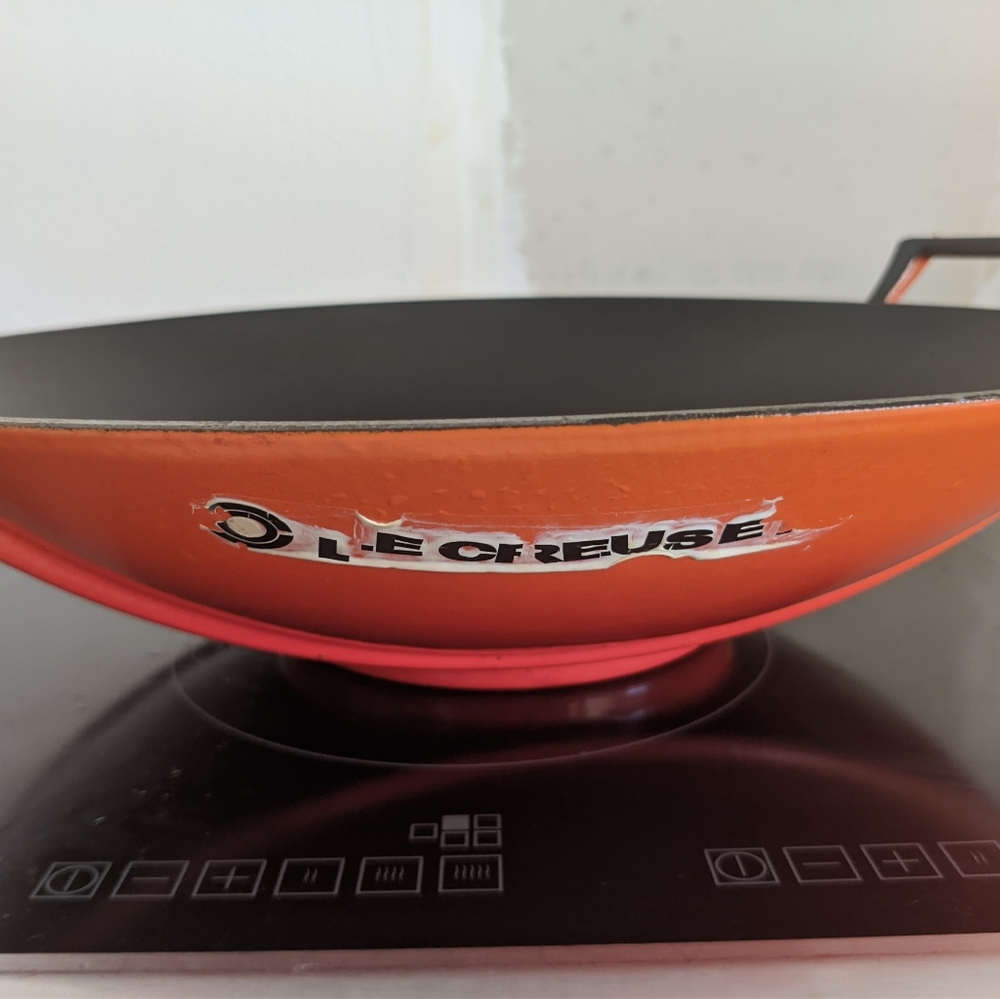 Le Creuset wok